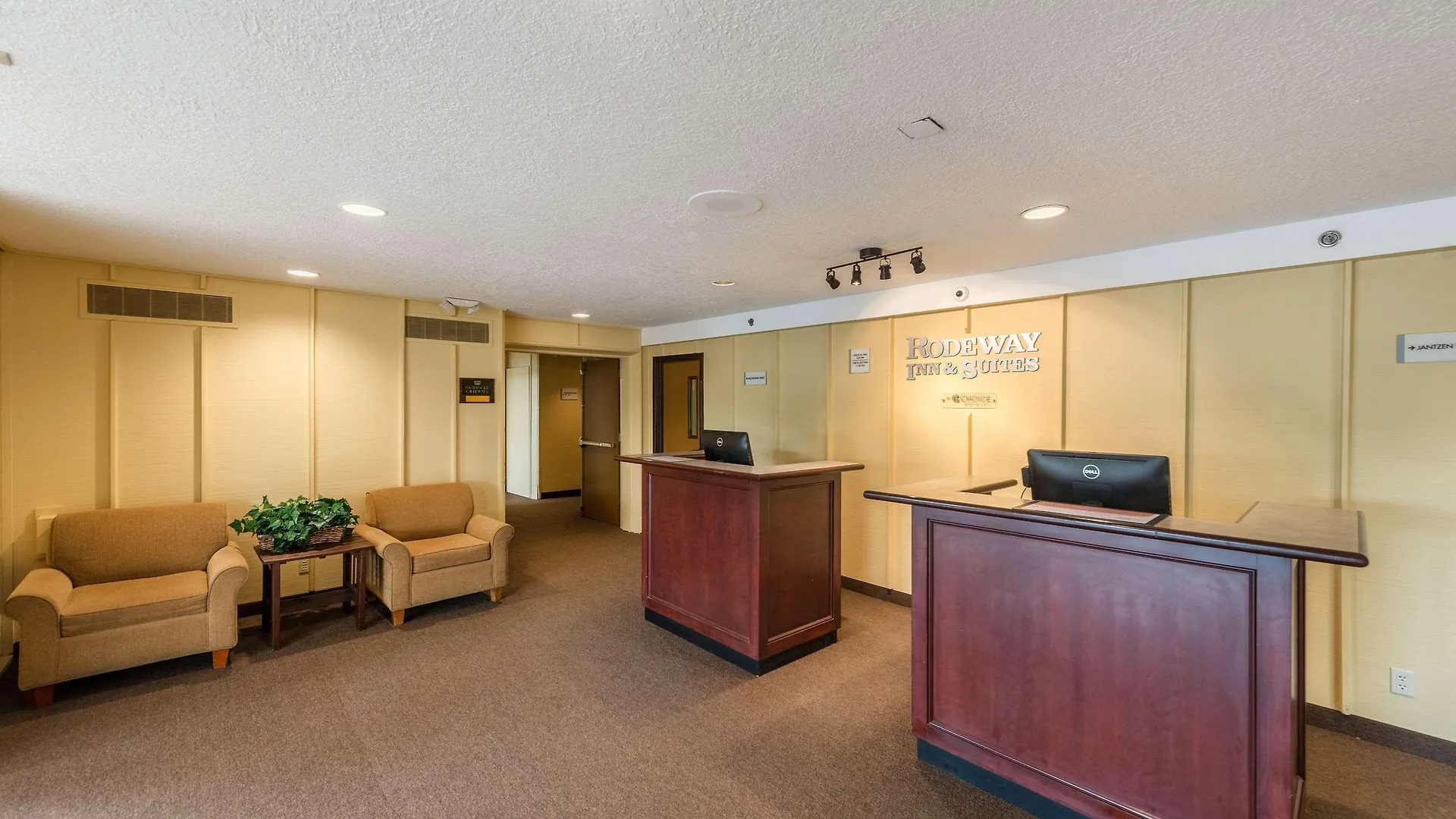 Rodeway Inn & Suites Portland - Jantzen Beach Hotel