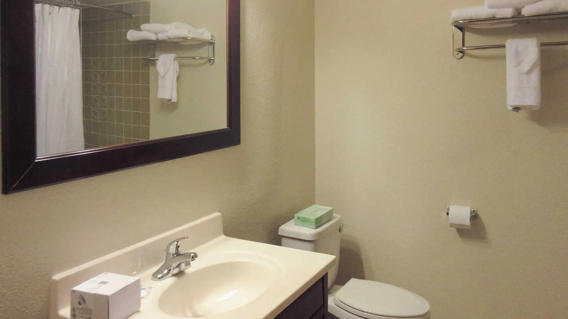 Rodeway Inn & Suites Portland - Jantzen Beach 2*,